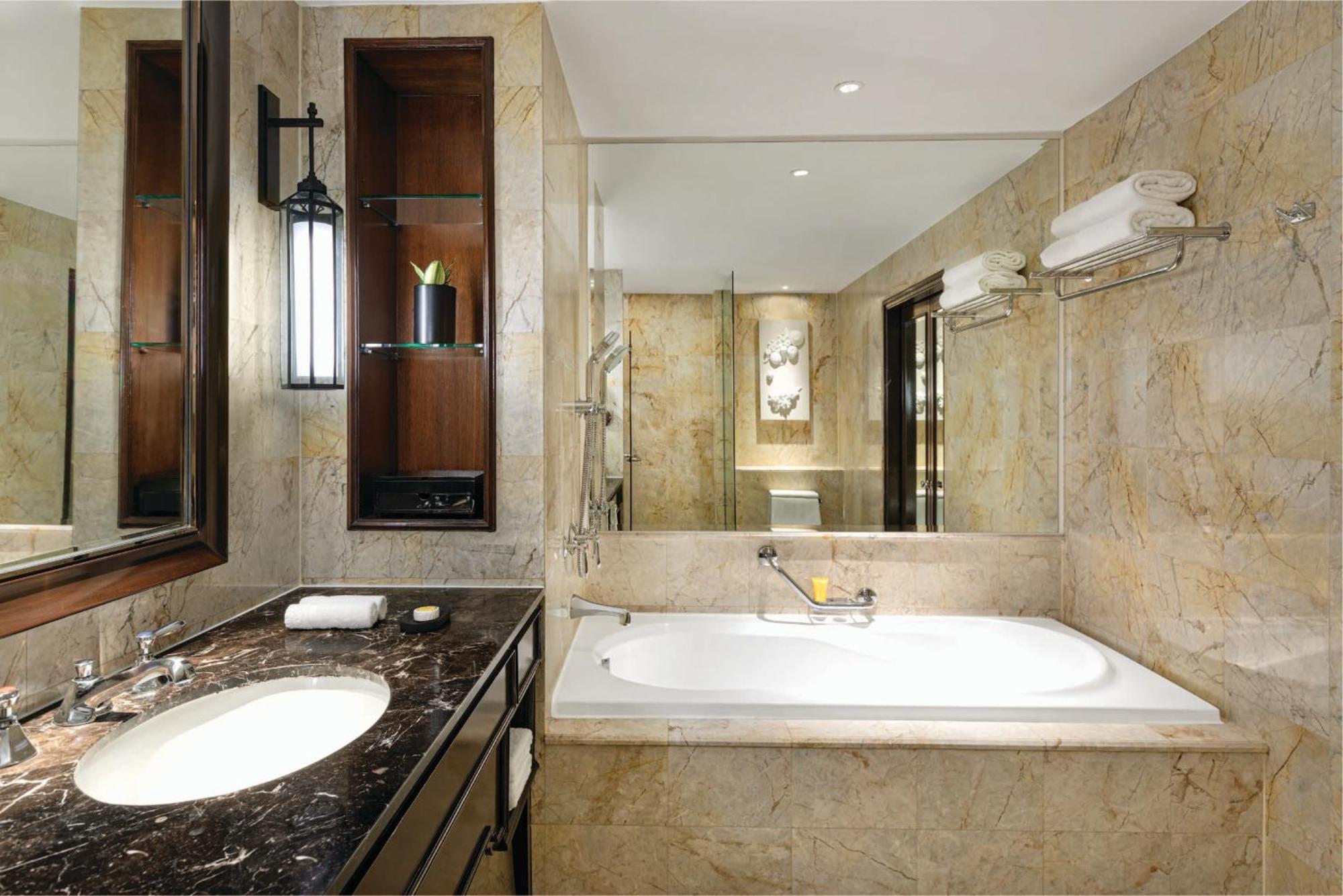 होटल The Athenee Hotel, A Luxury Collection Hotel, 5*